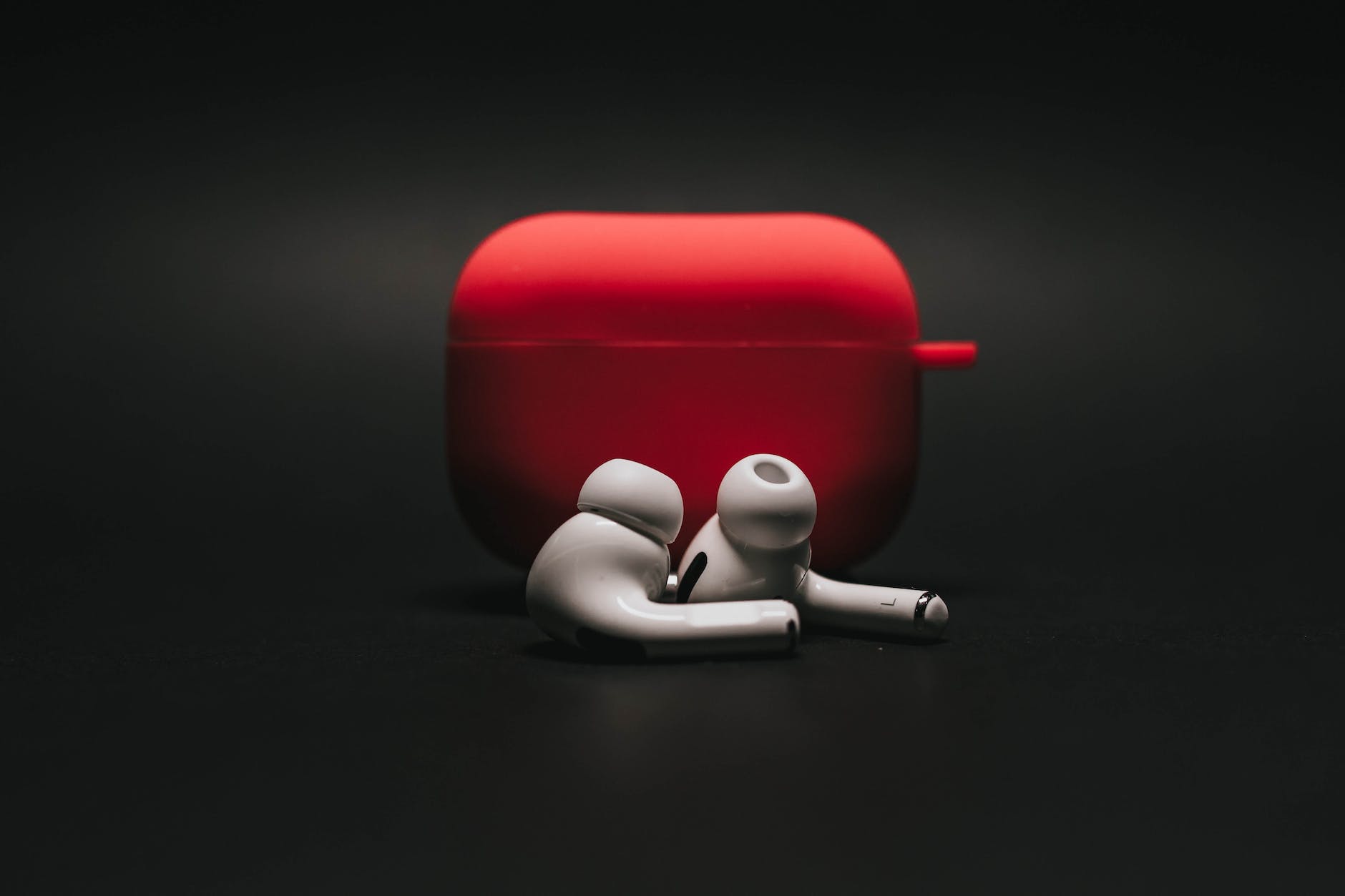 Apple 新專利！未來 Airpods 可自動調整耳機的聲音輸出方式