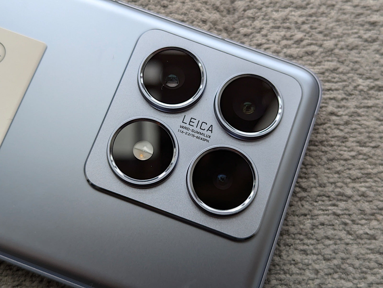 14T Pro:相機模組:50MP 主鏡 + 50MP 長焦 + 12MP 超廣角