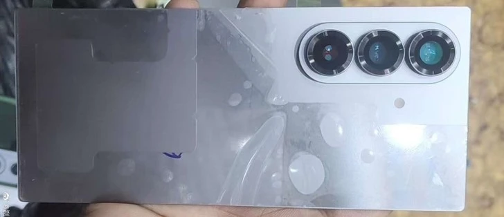 Samsung Galaxy Z Fold7 可能現身於實際環境中