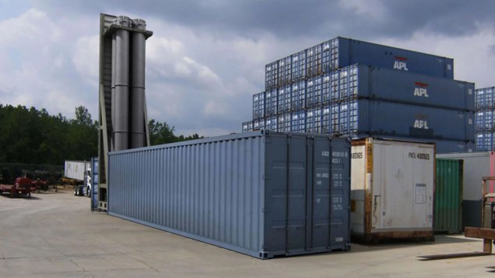 中國隱藏的集裝箱導彈系統可能對美軍造成威脅