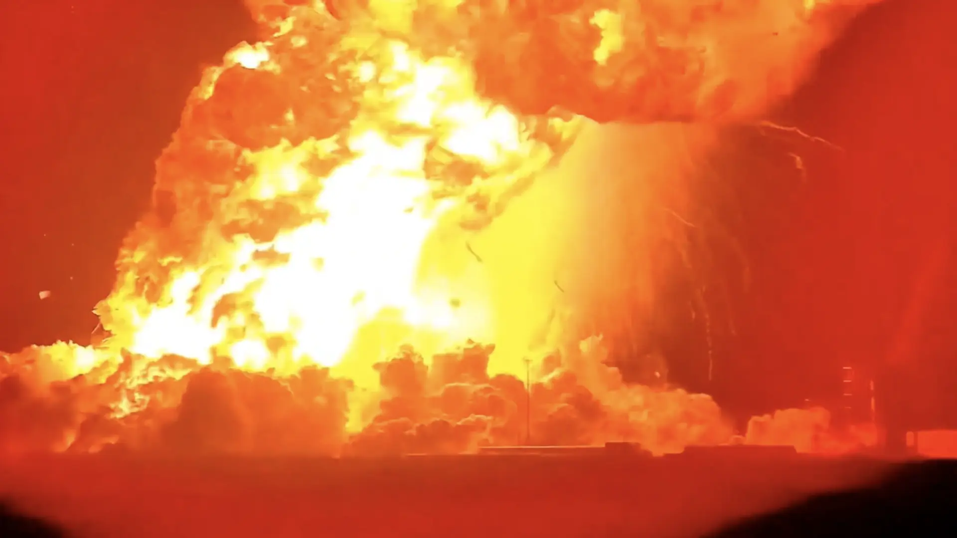 SpaceX Starship 測試火災再遭挫折，火箭上級階段於發射台爆炸