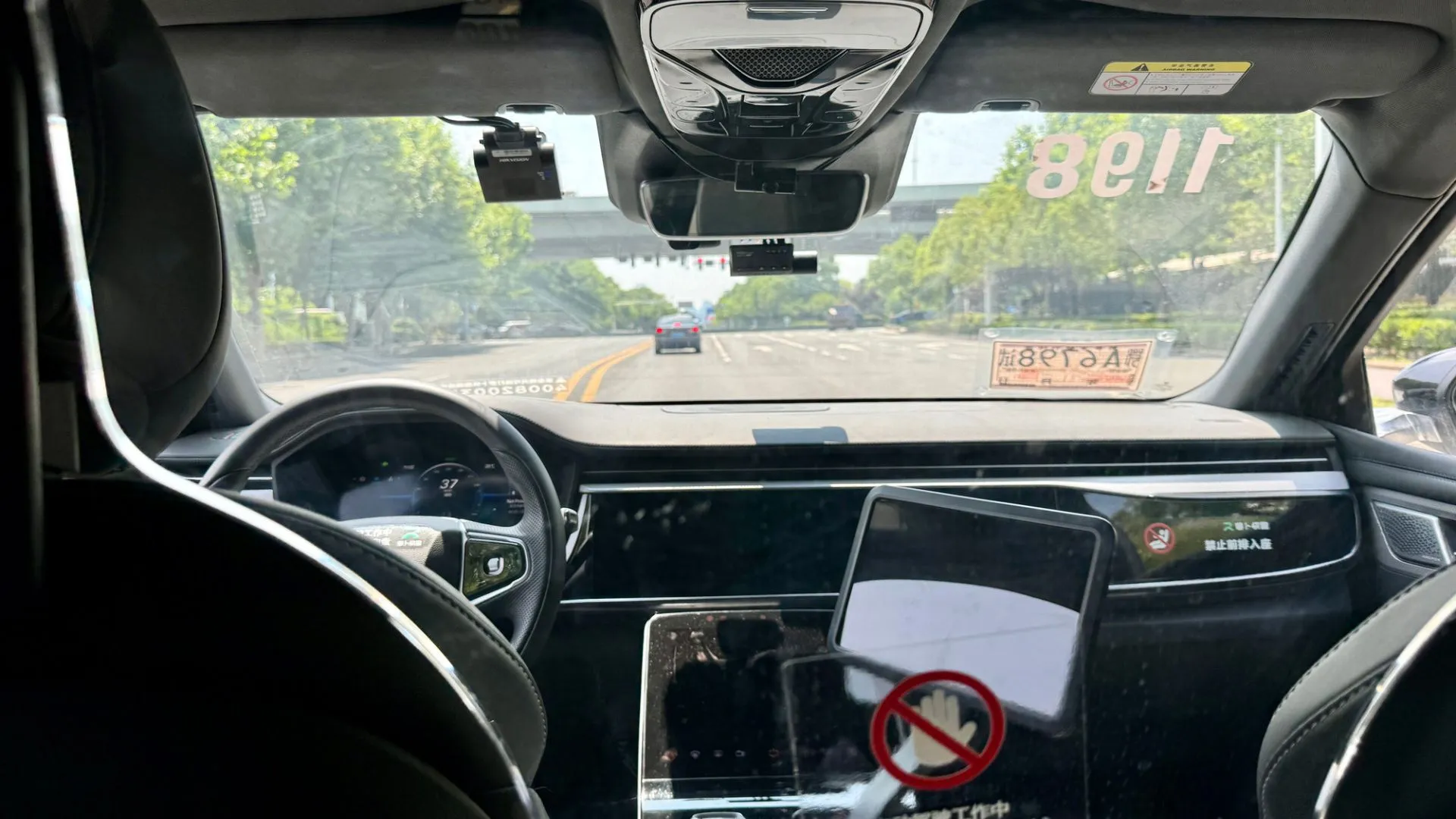 Tesla 在奧斯汀啟動 Robotaxi 試驗服務的安全措施與挑戰