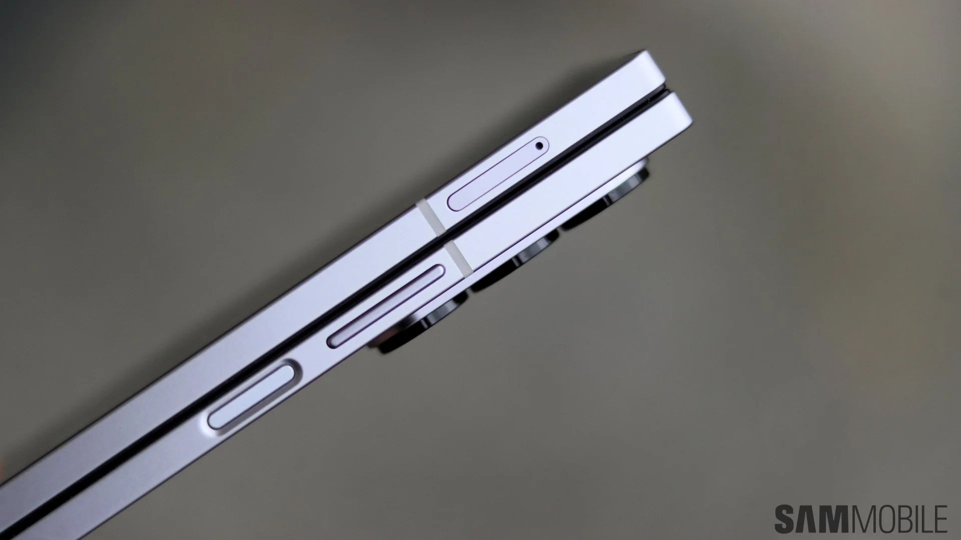 Galaxy Z Fold 7 在摺疊手機中厚度排名不如預期