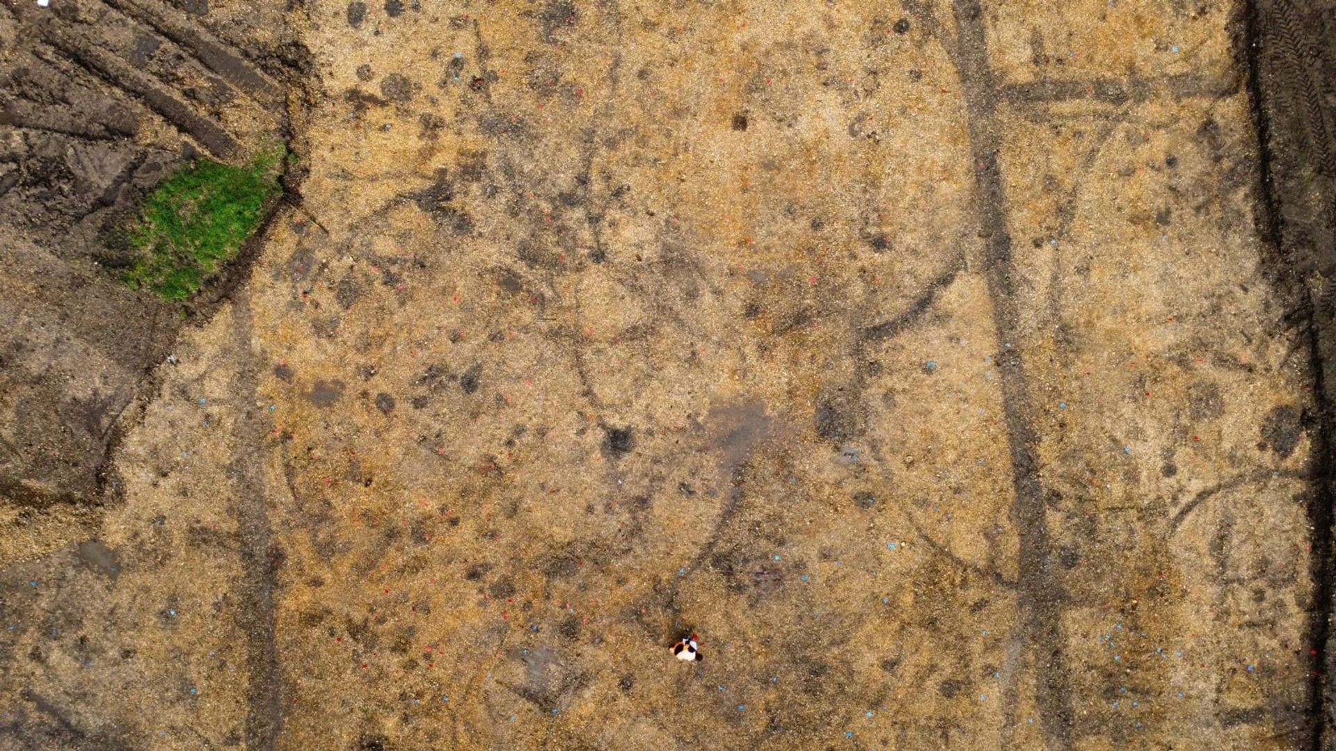 英國發現未記錄的鐵器時代村落及圓形房屋遺跡