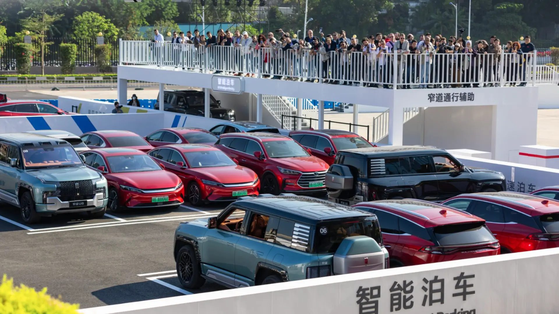 BYD 發佈 L4 自動泊車系統，承諾承擔損失責任