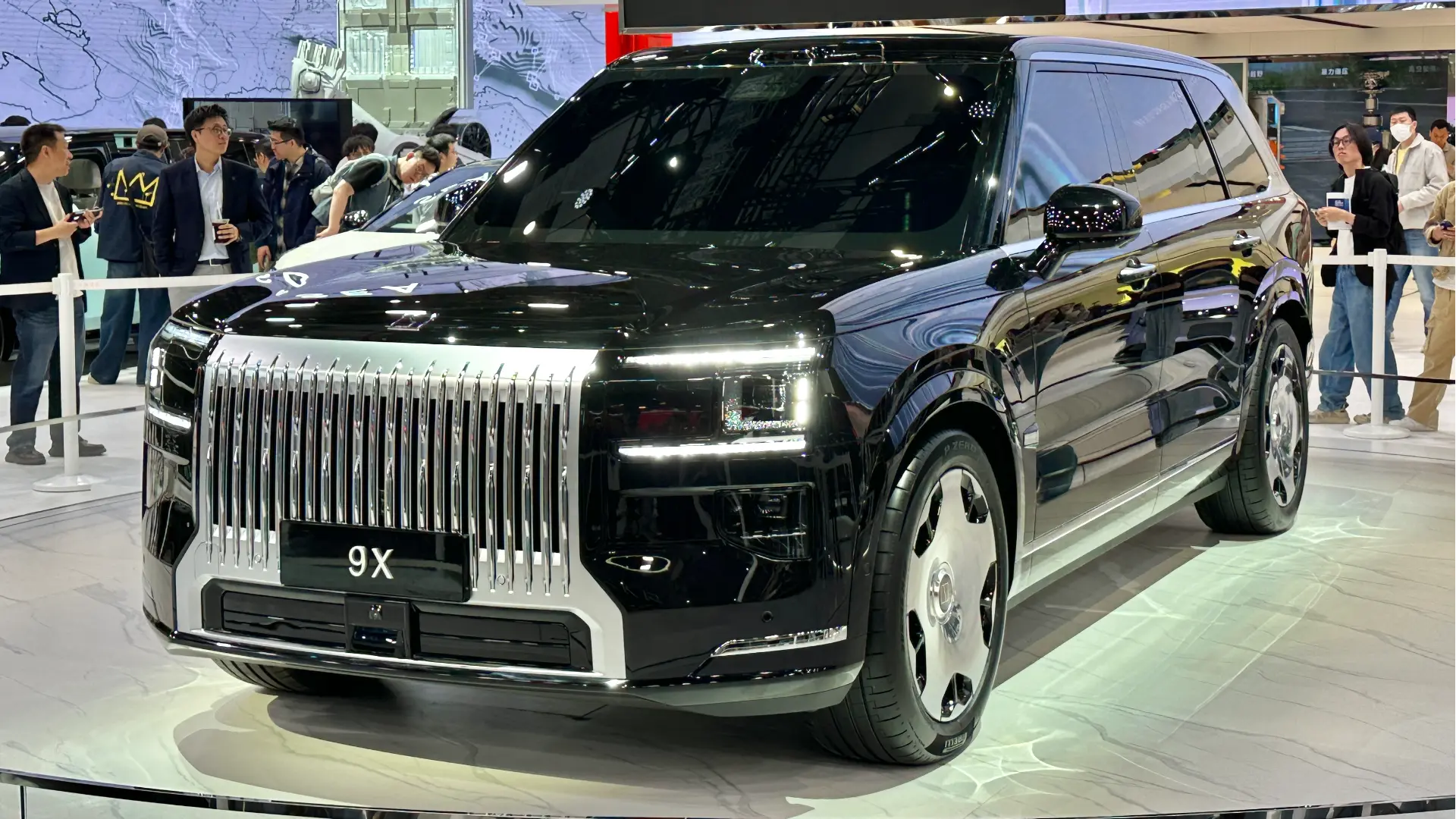 Geely 發佈 Zeekr 9X 插電混合動力 SUV 具 1,000 公里續航及 3.1 秒加速性能