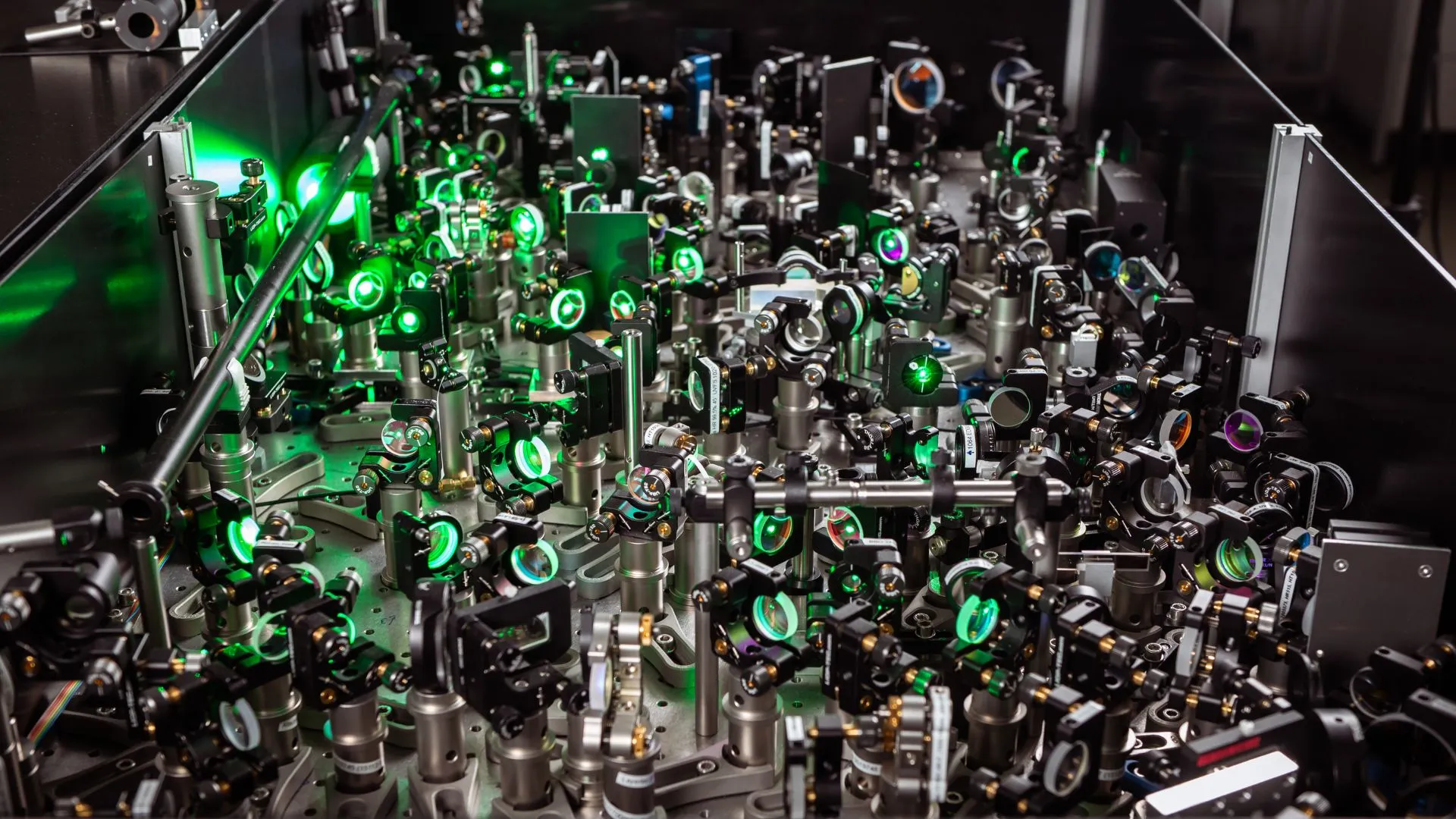 德國科學家利用光線觸發晶體中的量子效應