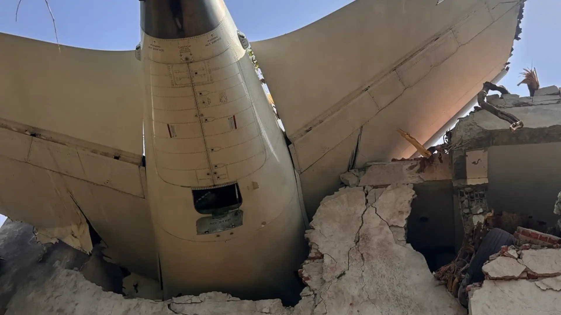 Air India 飛機墜毀初步報告揭示燃油控制開關異常情況