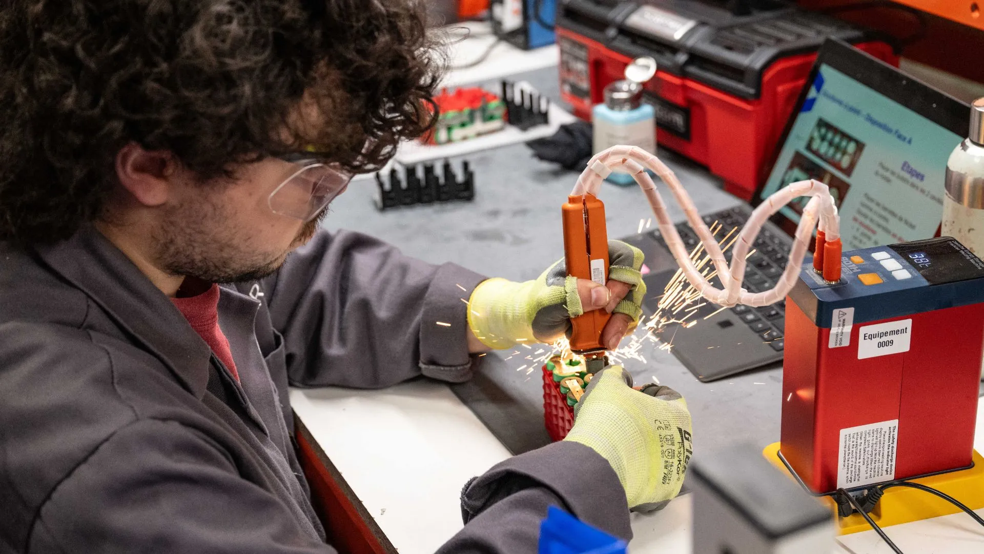 新型鋰金屬電池具備內建防火系統