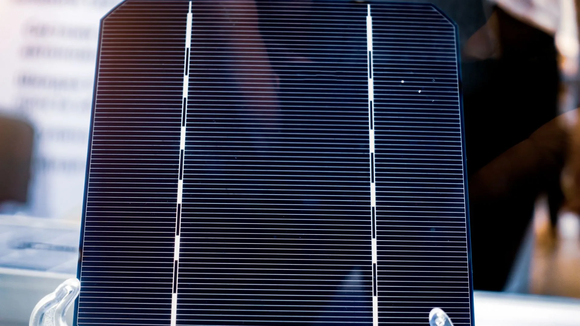 新方法提升雙面鈣鈦礦太陽能電池效率及穩定性