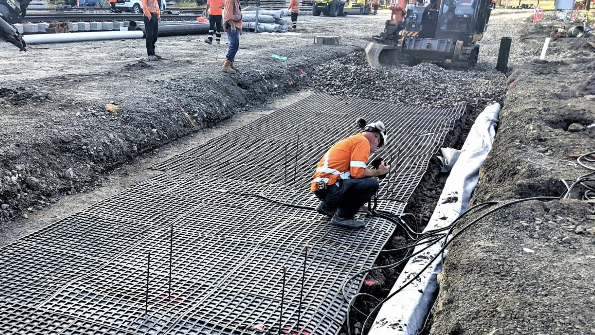 使用回收橡膠的軌道底墊減緩道碴磨損與維護需求