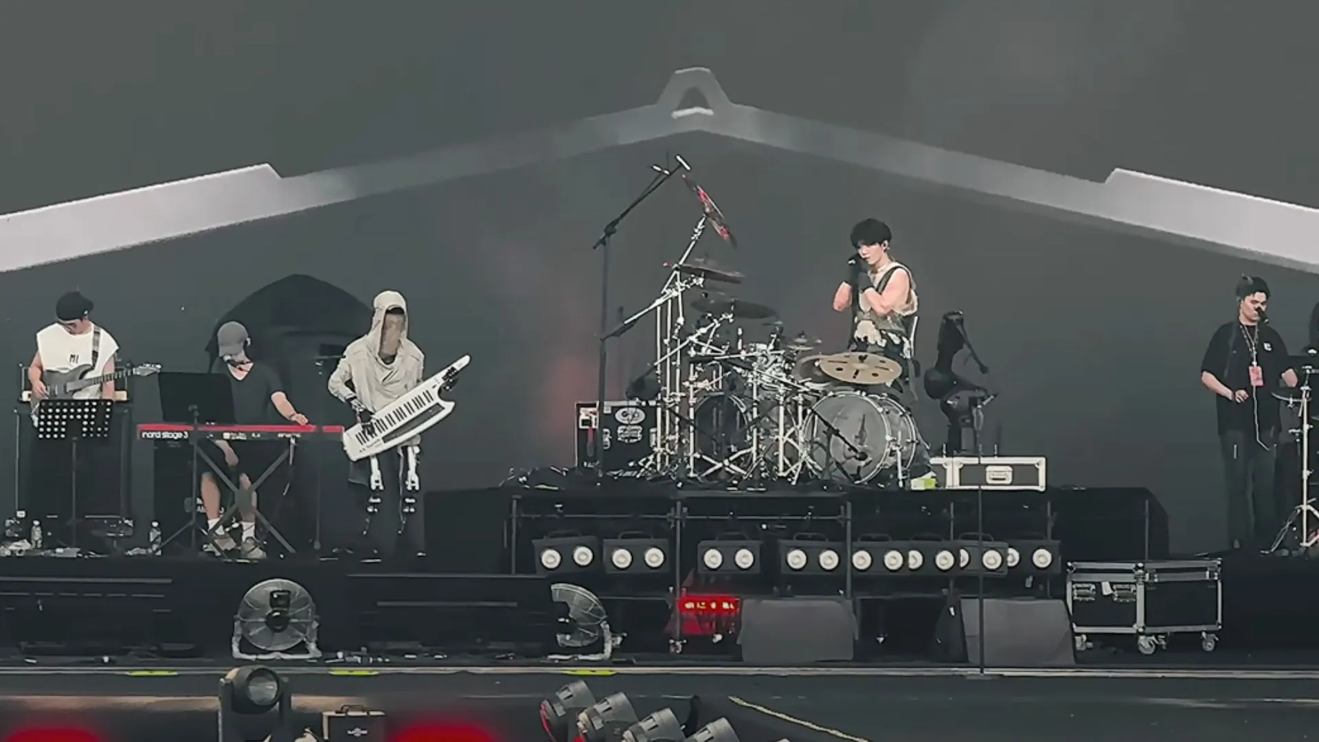 中國音樂節上，機械人 Adam 擔任鍵盤手表演