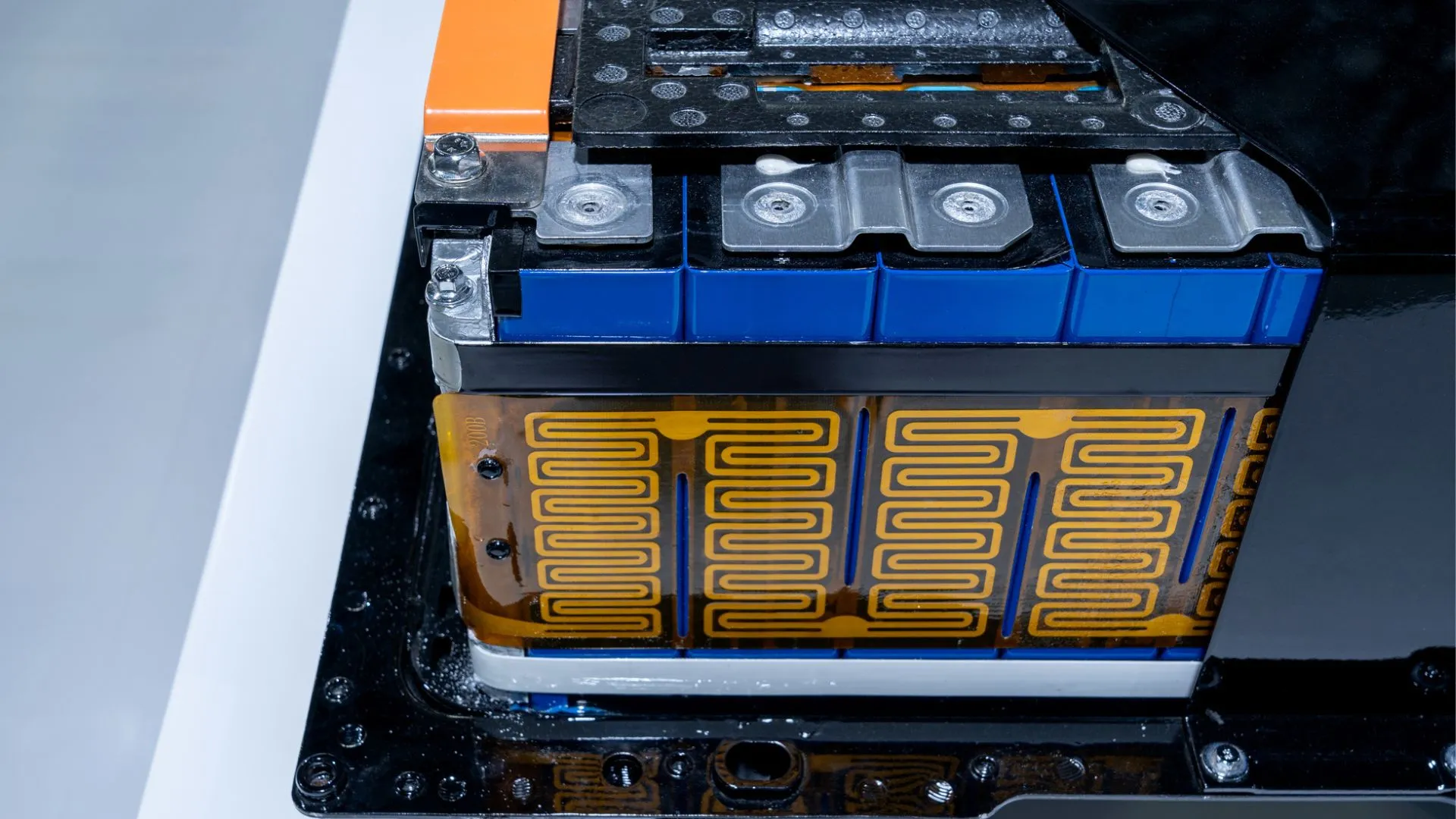 科學家發現電池內部化學反應的關鍵，助力超耐用電動車電池的設計