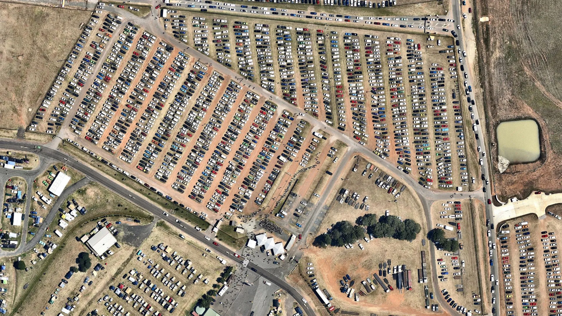 停放的電動車與熱水器能為城市提供儲能解決方案