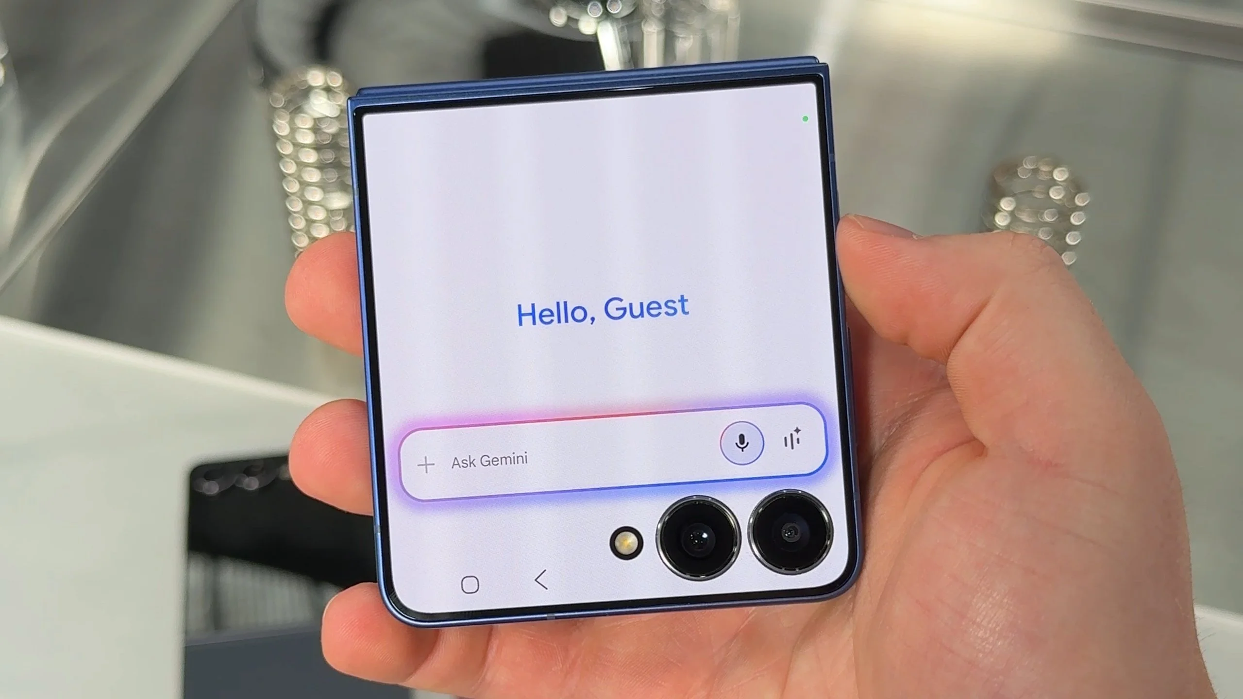 Galaxy Z Flip 7 的蓋屏升級及 AI 功能介紹