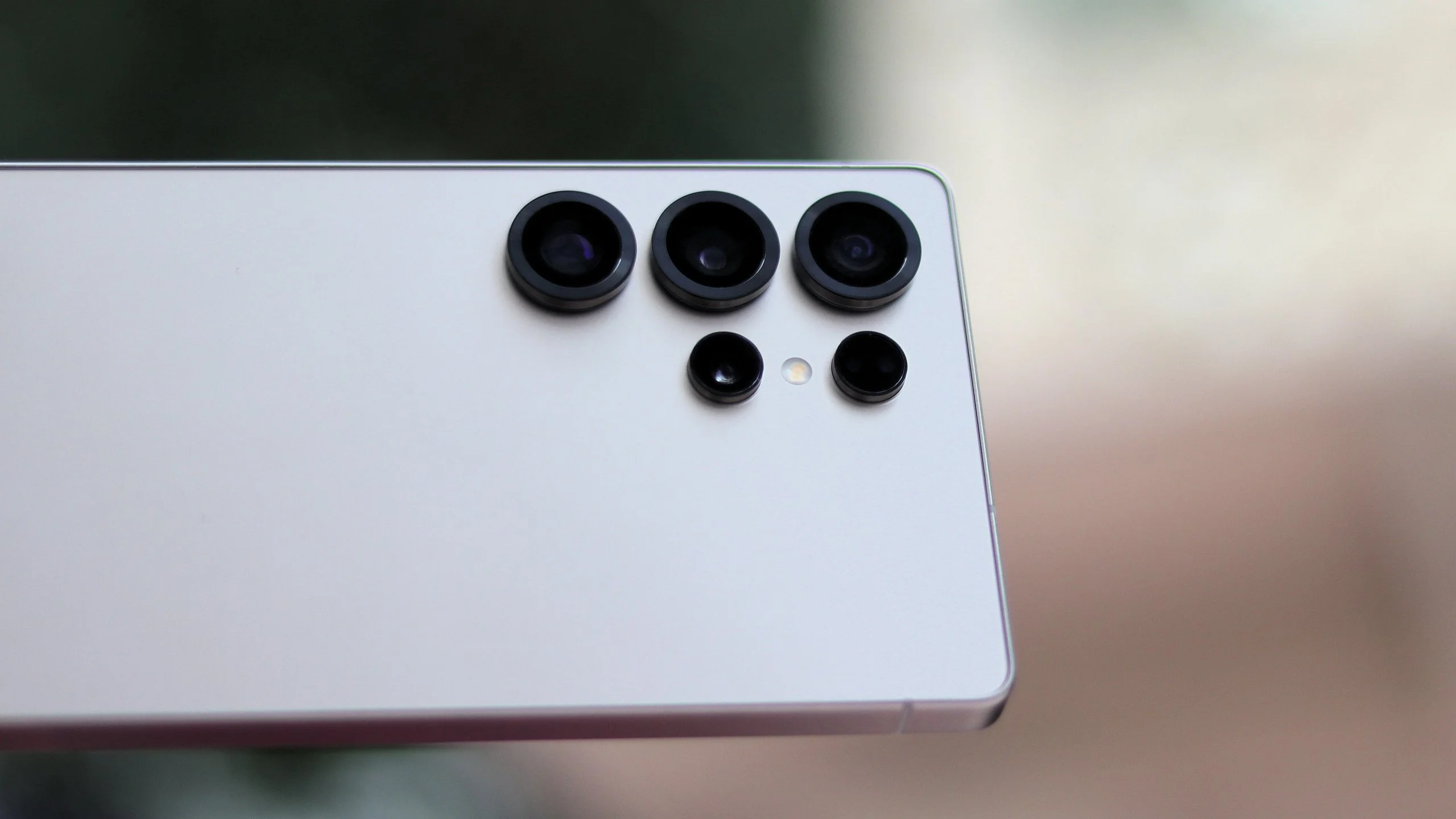 新款 iPhone 或將對 Samsung Galaxy S26 Ultra 的相機性能形成競爭