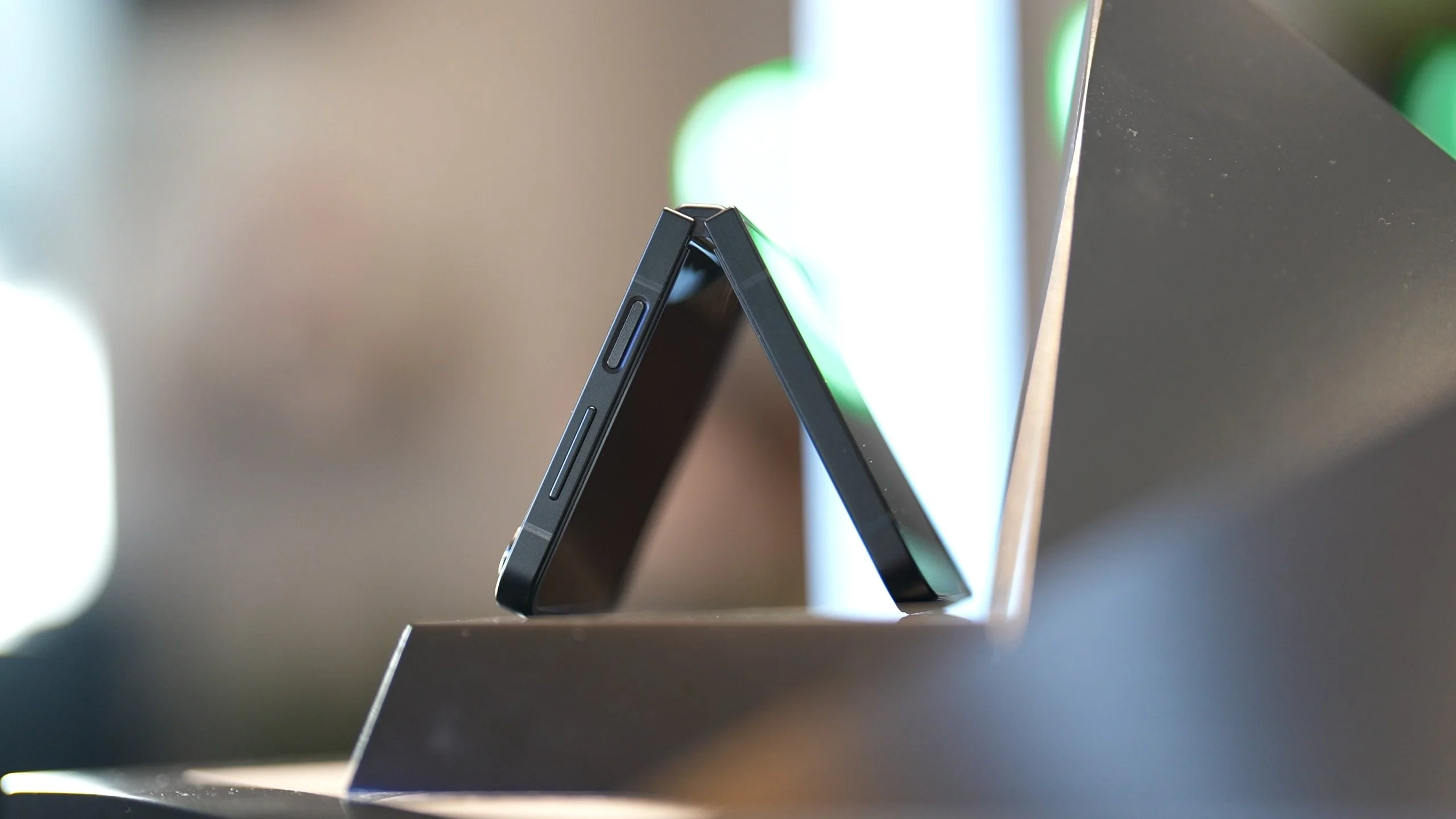 Samsung Galaxy Z Flip 7 支援 DeX，但性能有限