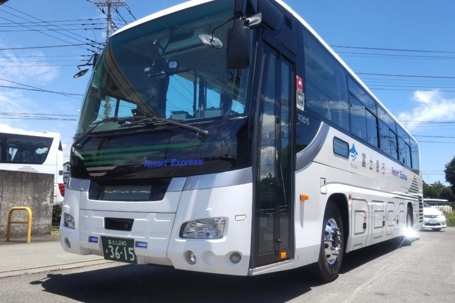 日本 静岡駅至河口湖駅的高速巴士重新運行，吸引外國遊客及青年旅遊新風潮