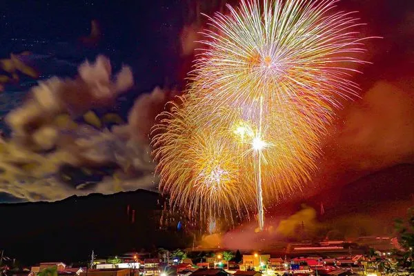 日本 岐阜縣高山市久久野多目的中心舉行夏季祭典及煙火表演
