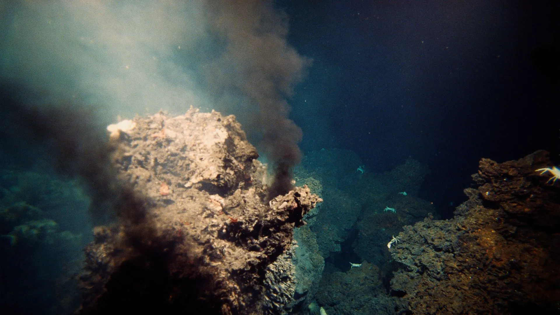 發現 100 倍更大氫豐富熱液系統