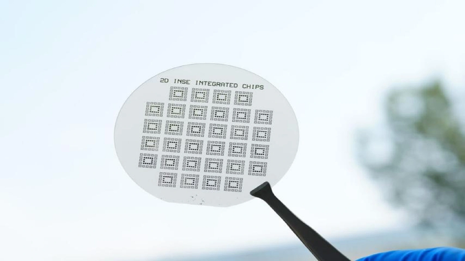 2D InSe 晶圓在流動性、開關性能及漏電方面超越矽材料