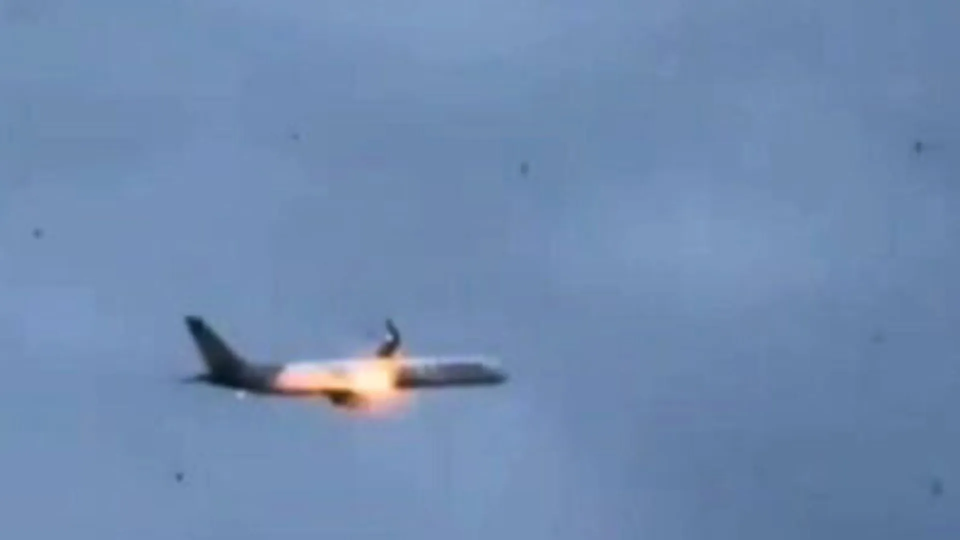 Boeing 757 緊急降落 事件詳情與原因分析