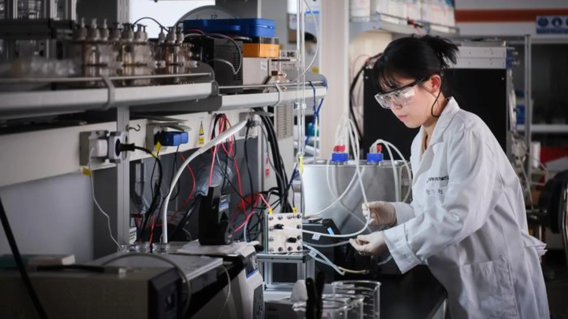 碳布電極在海水中持續產氫達 800 小時