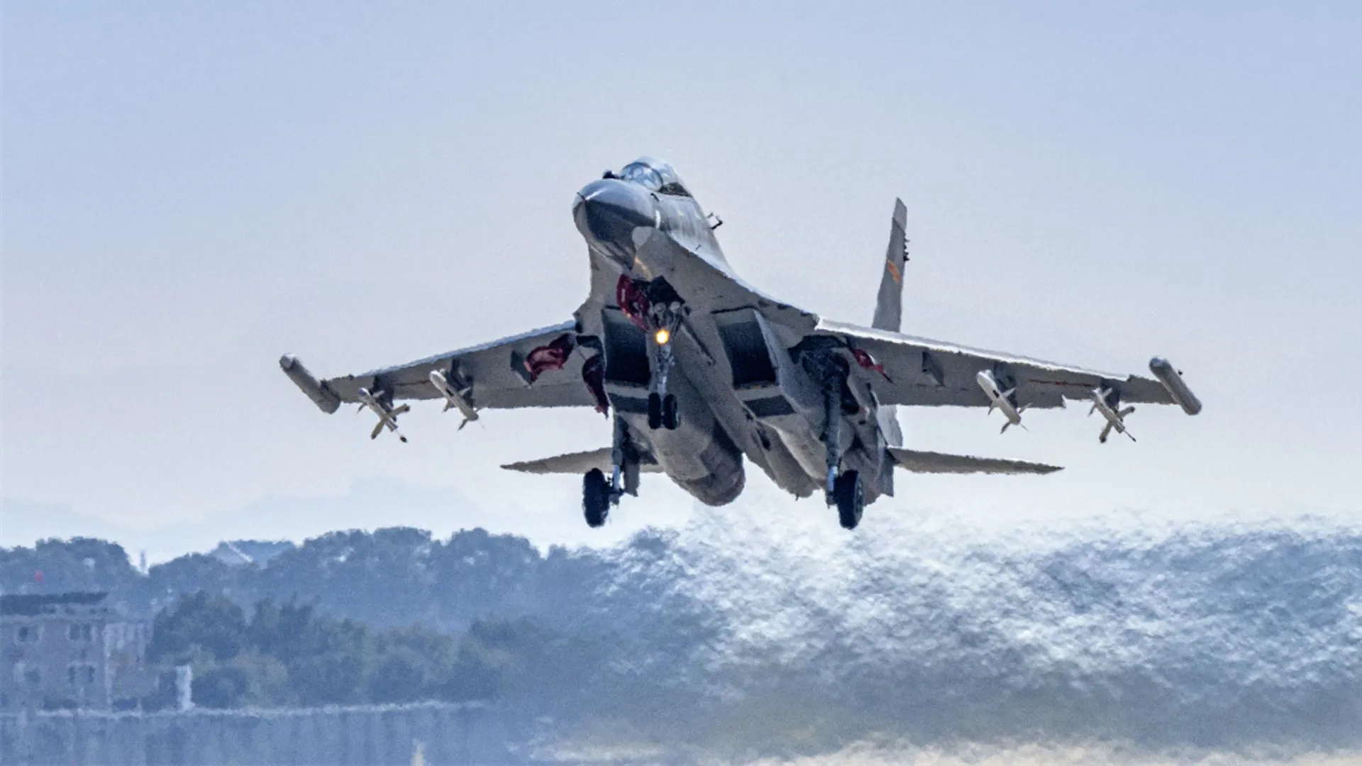 中國戰機接近菲律賓飛機進行「危險」機動