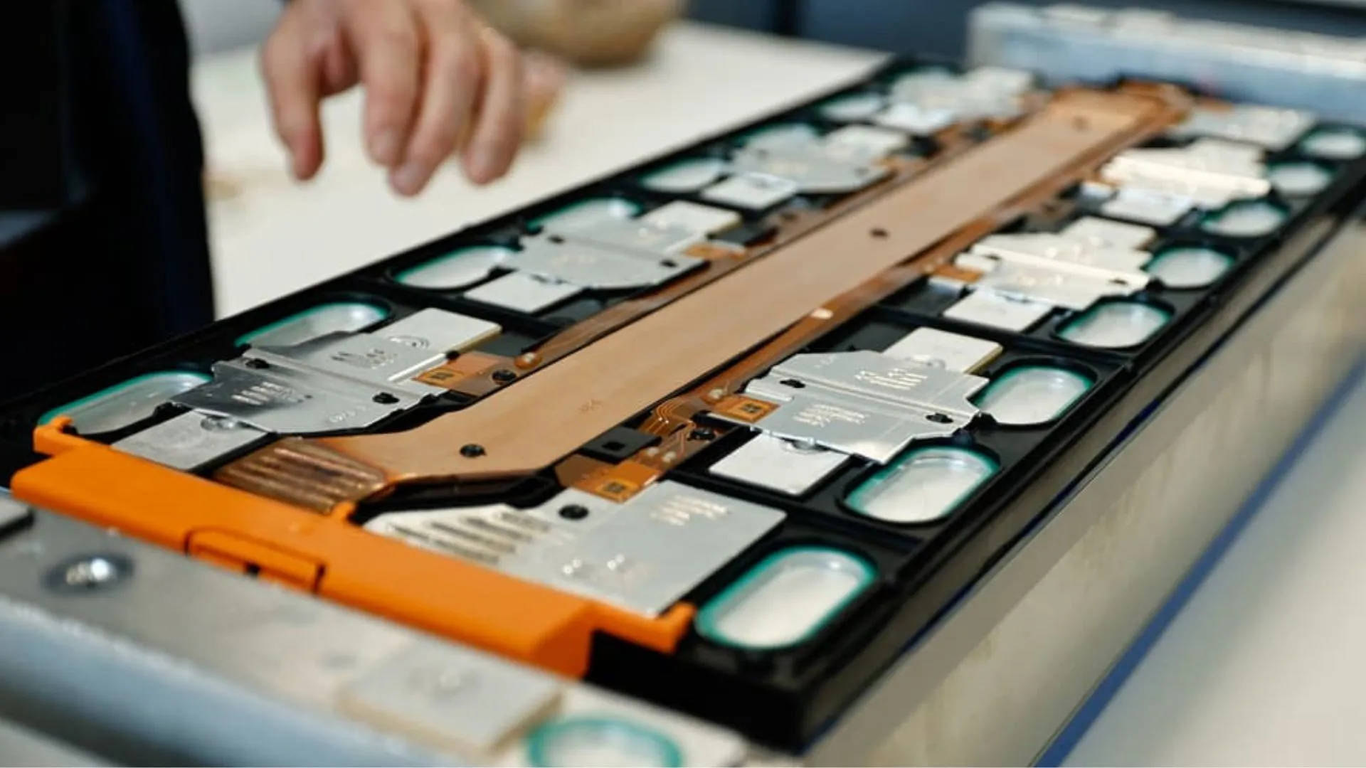 中國新添加劑可使電動車鋰金屬電池壽命達 3,000 週期