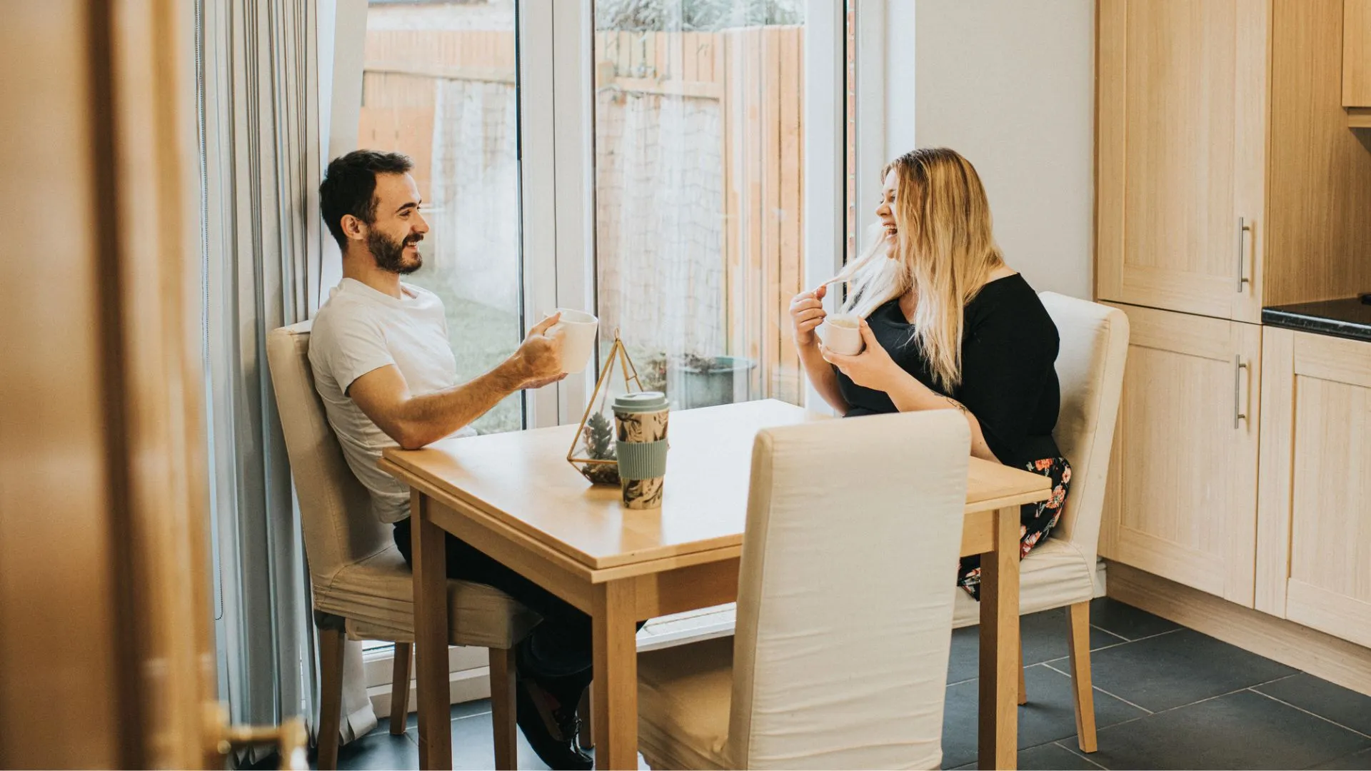 研究顯示，喜愛閒聊的伴侶更能增進情感聯繫
