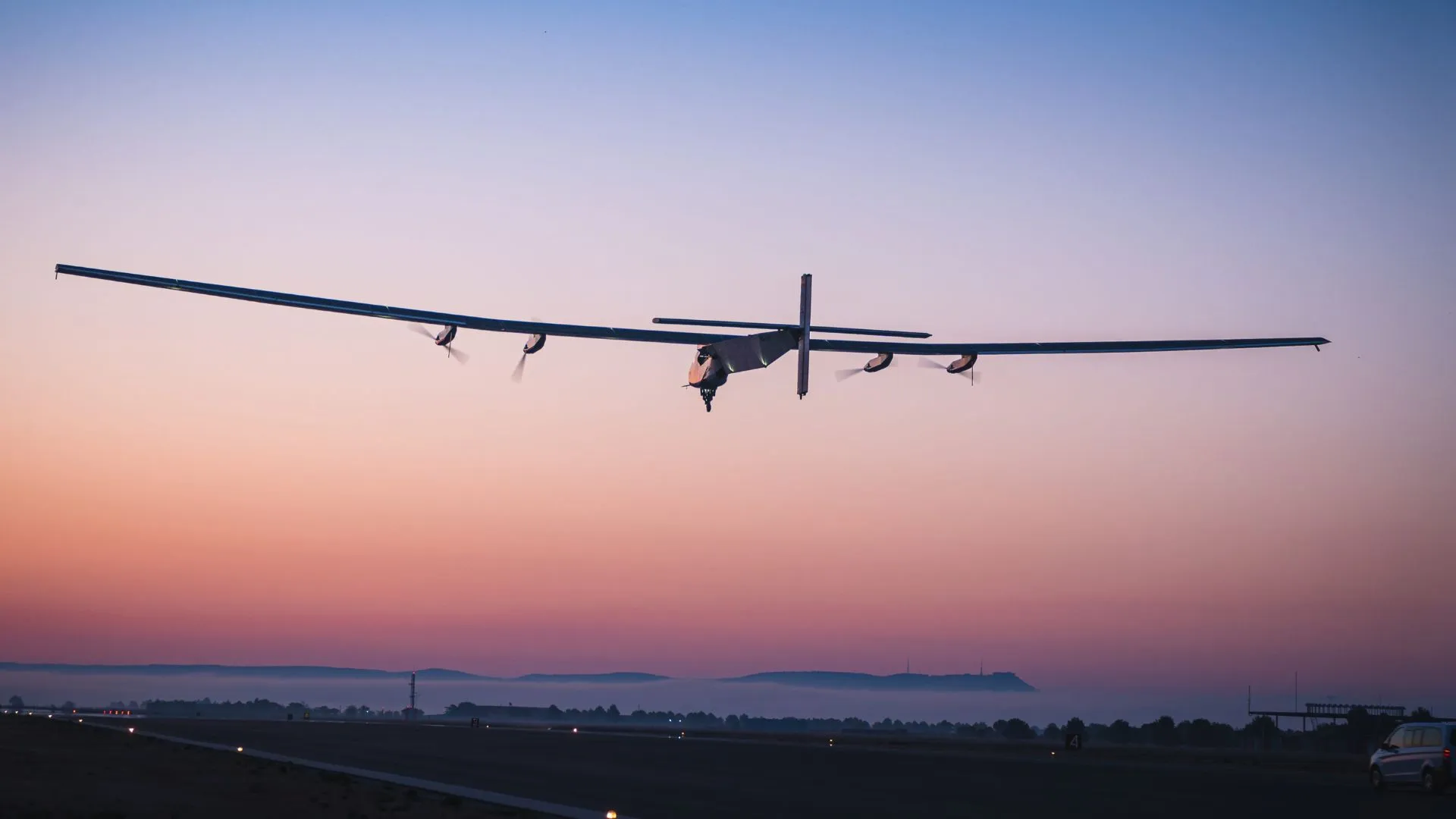 大型無人機以太陽能驅動，成功飛行 74 小時