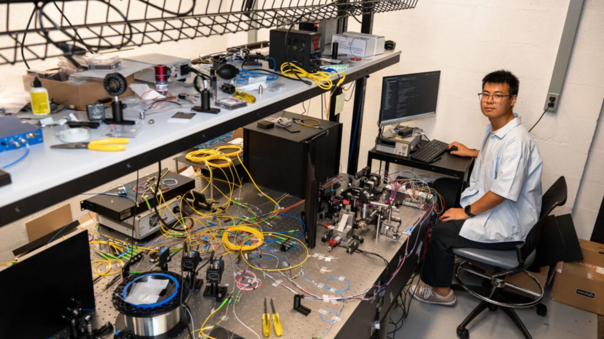 日常光纖網絡上傳輸量子數據的工程創新