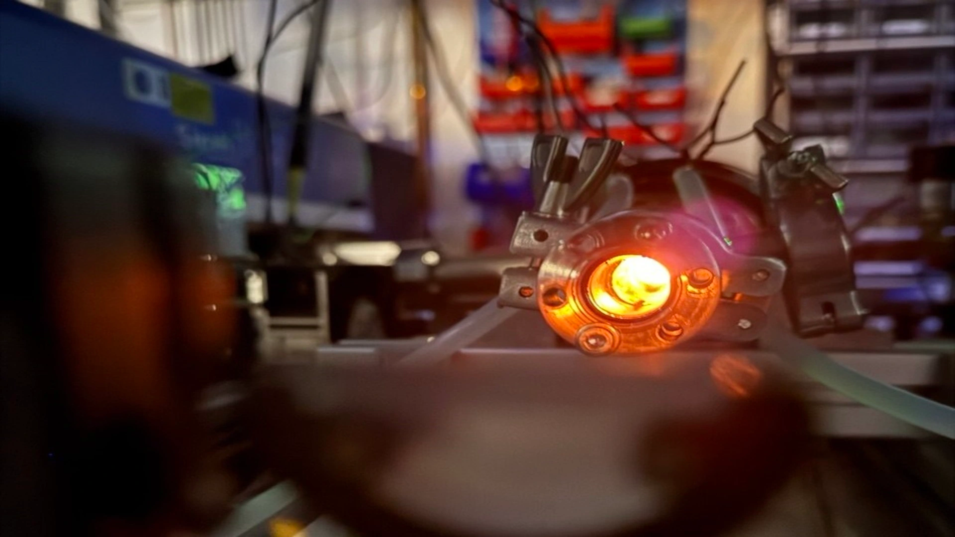 新型激光技術解碼稀土元素釹的光譜特徵