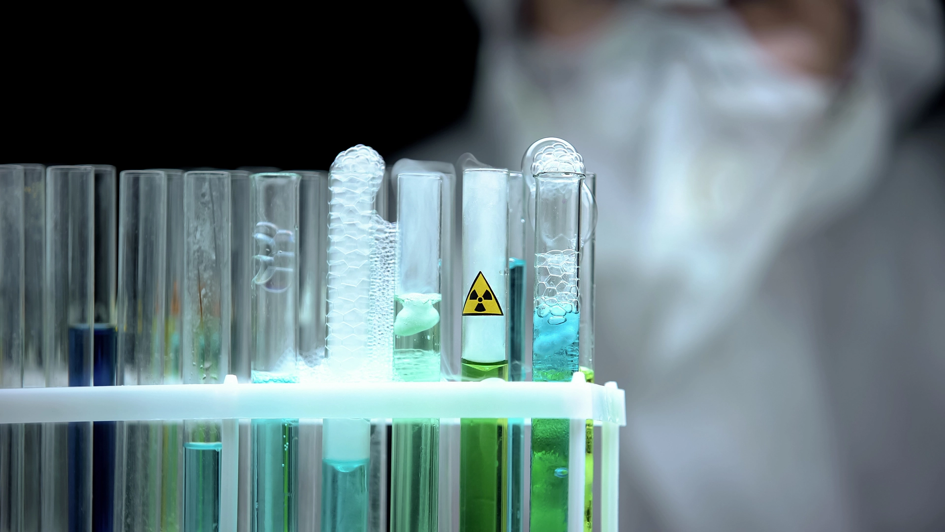 新型磁性模型解析鈾-鉑在加熱時收縮的原因