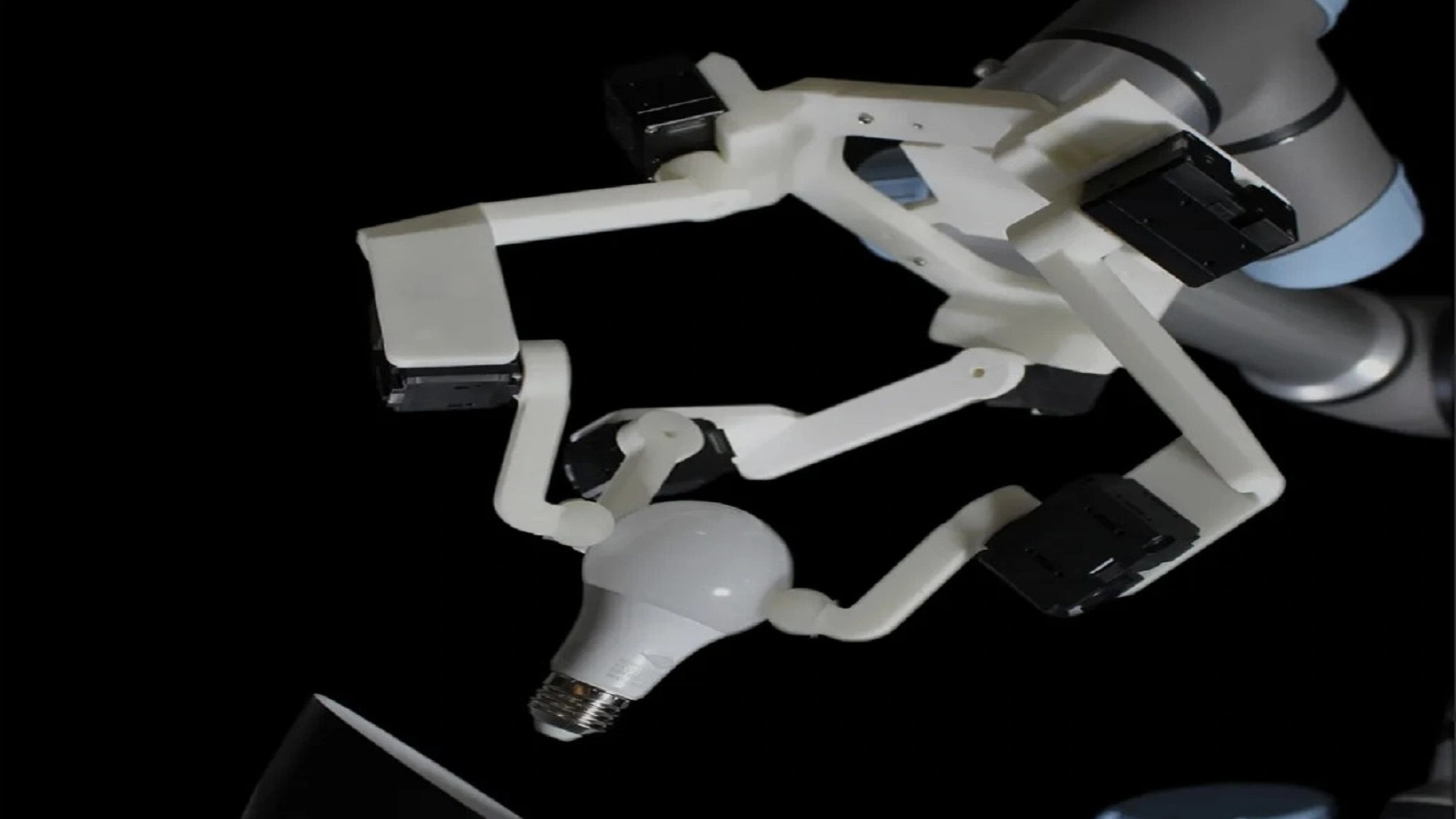 新型機械手臂能在狹小空間中靈活操控物體