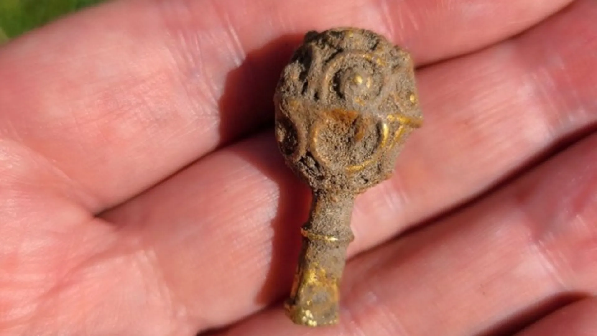 新手考古學家發現 9 世紀珍貴文物