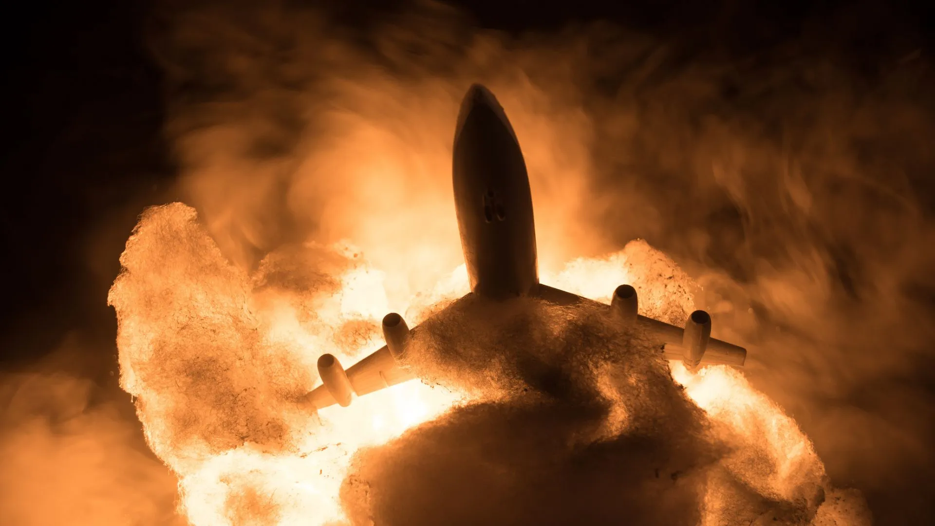 現代飛機失事背後的錯誤鏈條分析