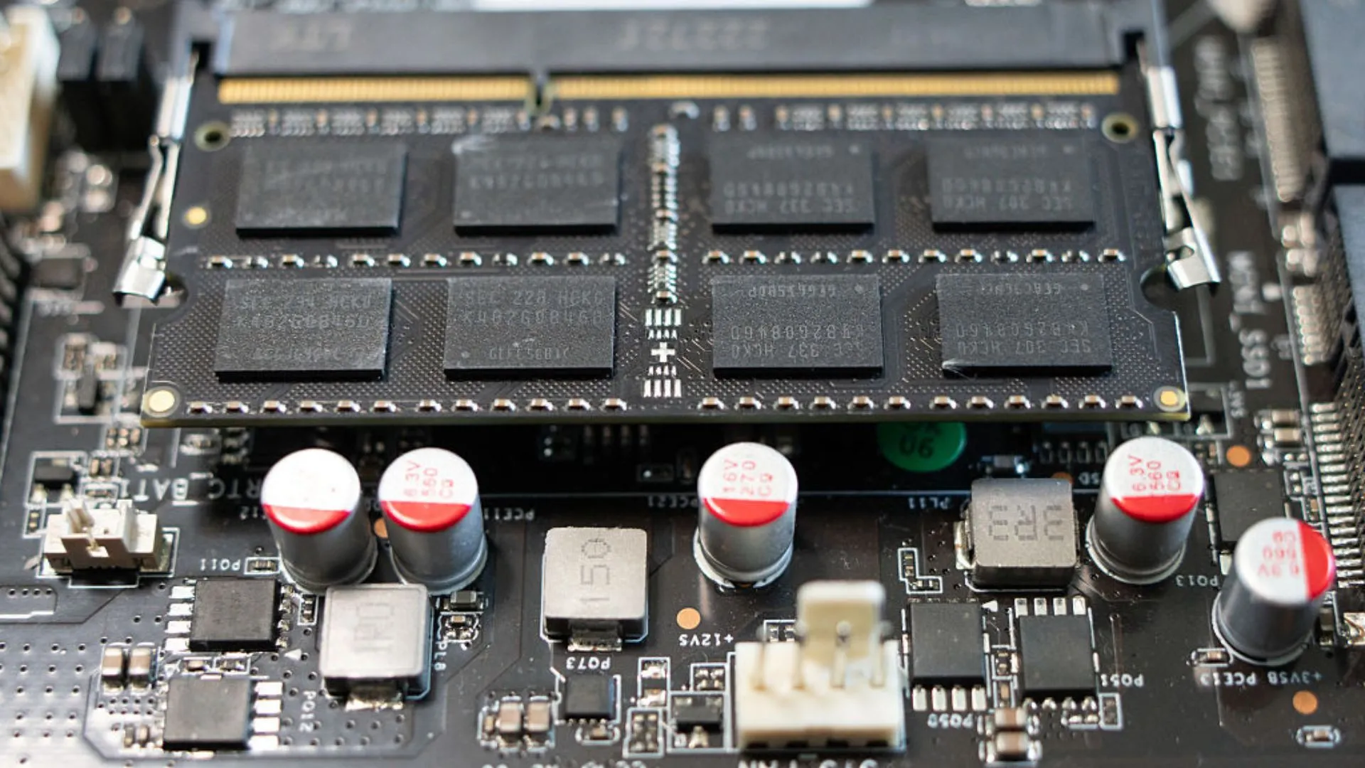 新型「微波腦」晶片實現超快無線計算技術