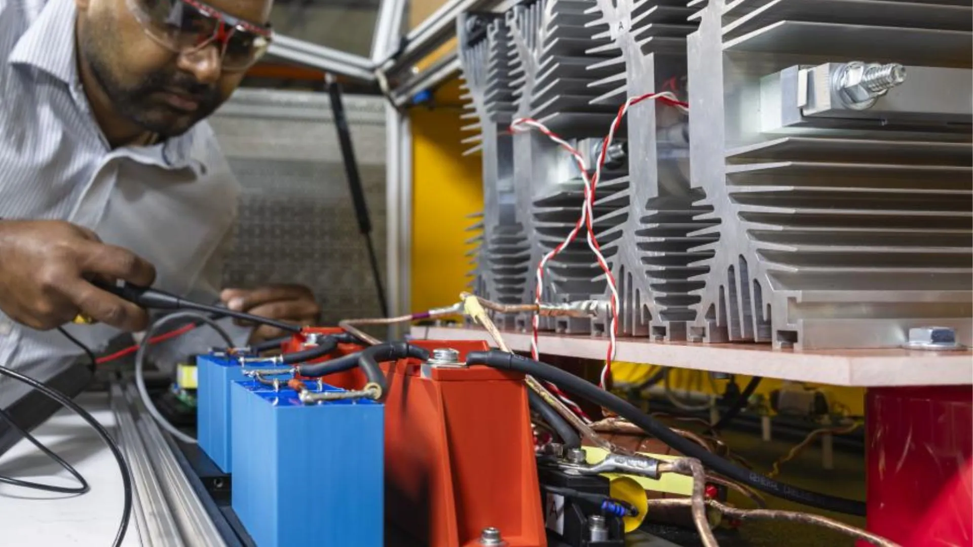 美國高壓直流電力技術測試通過 1,800 伏特標準