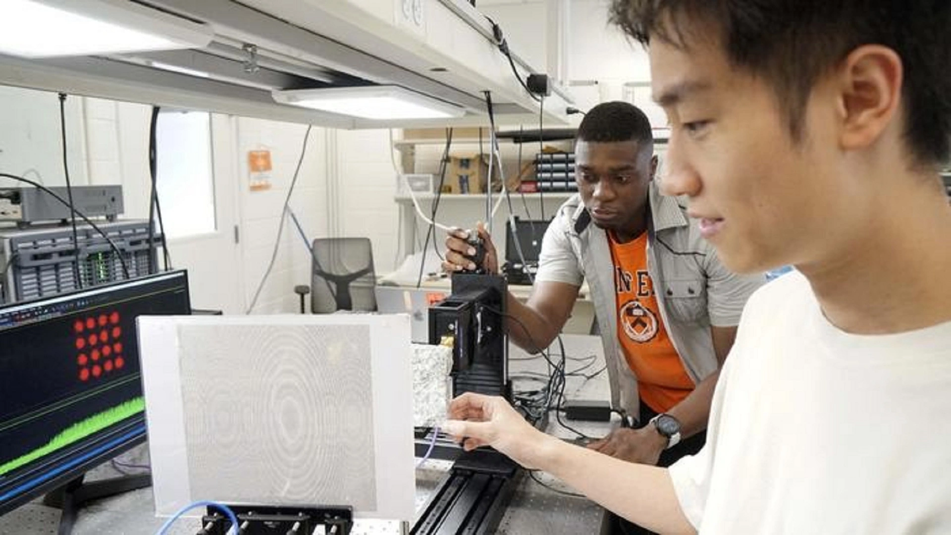 超高速 Airy 光束突破牆壁與障礙，持續保持網絡流暢