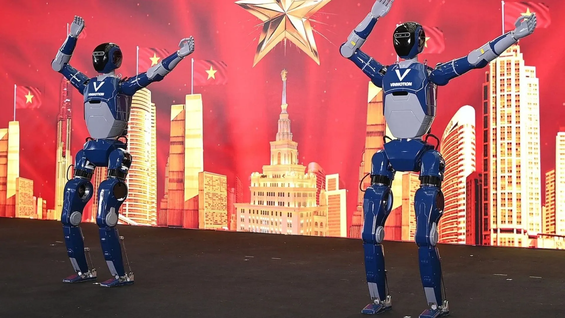 越南人形機械人舞蹈團現場表演引人注目