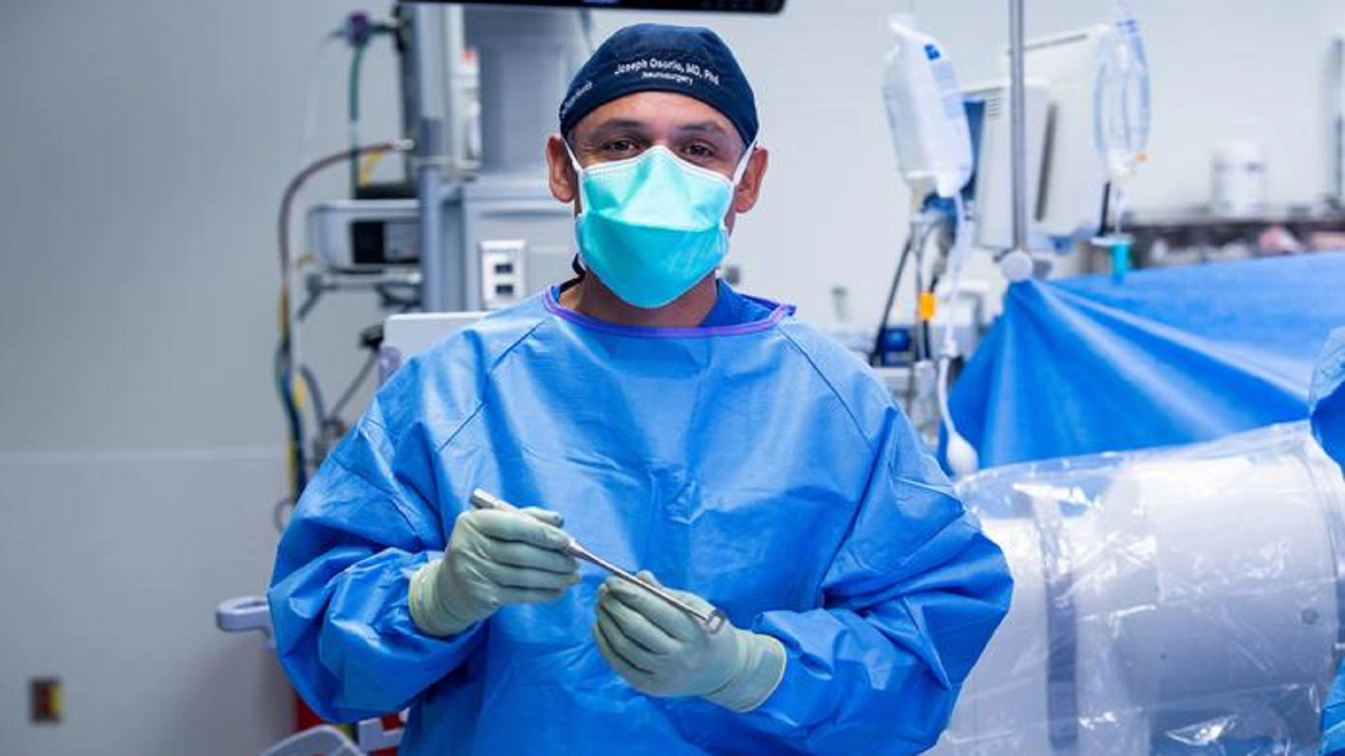 全球首例使用 3D 印刷定制植入物的頸椎手術