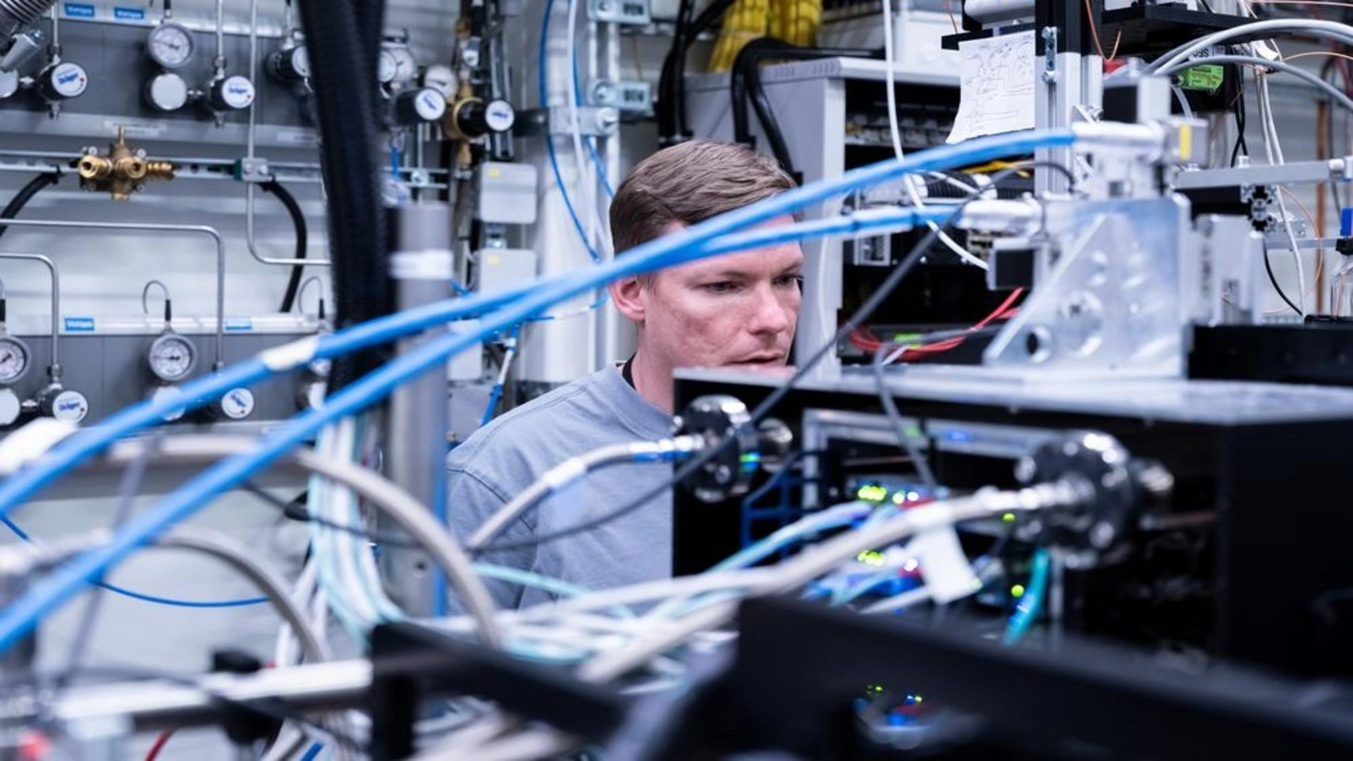 全球最強 X 射線激光捕捉太陽能電池中的原子變化