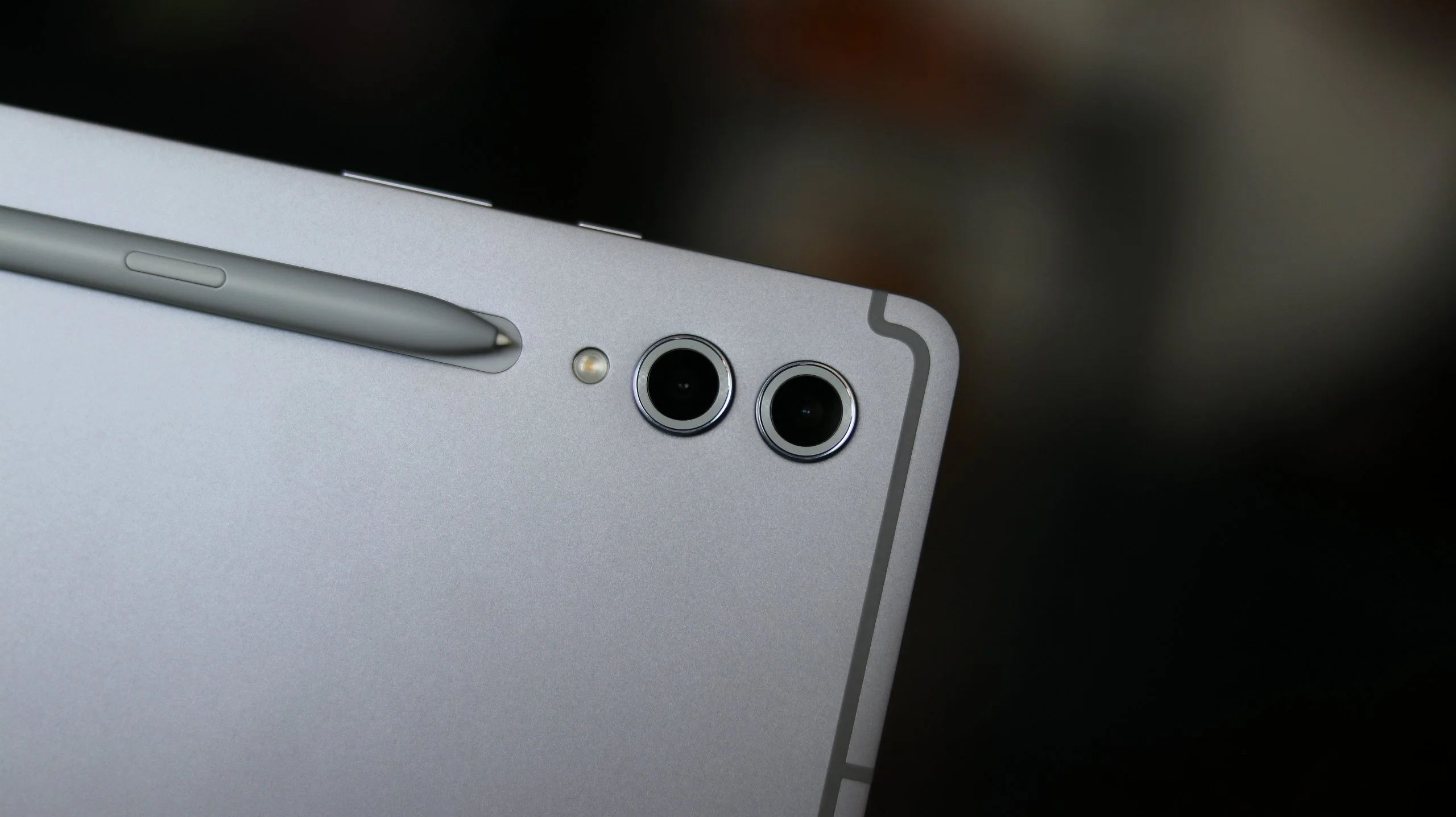 Samsung Galaxy Tab S11 Ultra 在薄型設計與相機配置之間的取捨