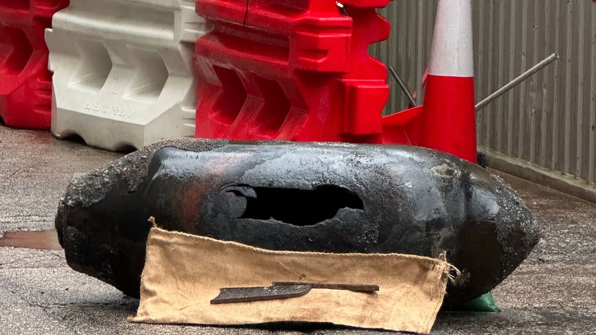 香港發現 1,000 磅 美國製二戰炸彈，安全拆除