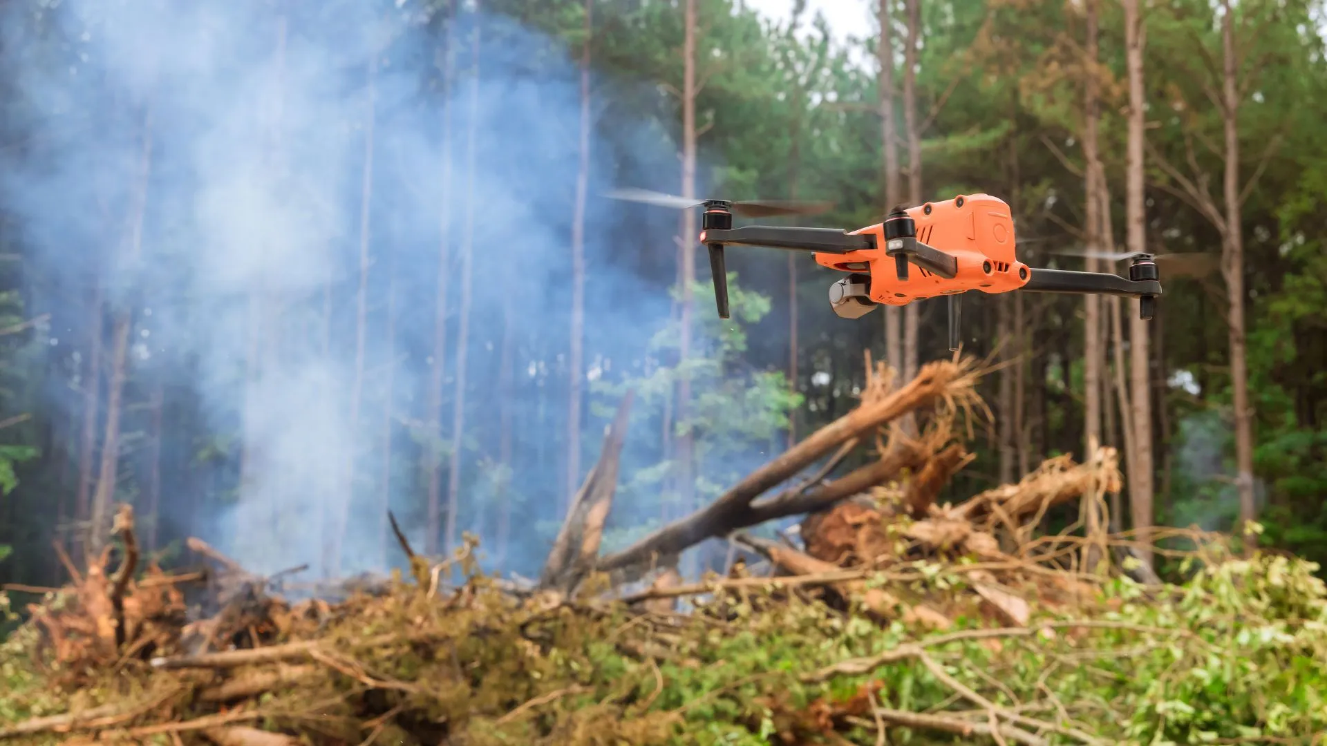 AI 驅動的空中機器人準確捕捉野火煙霧數據