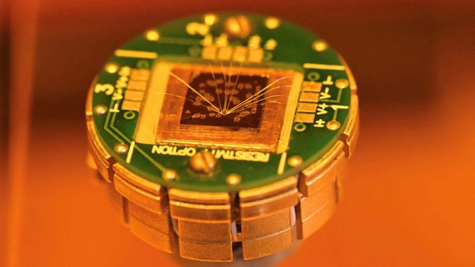 新型磁性晶體提升 RAM 效能十倍