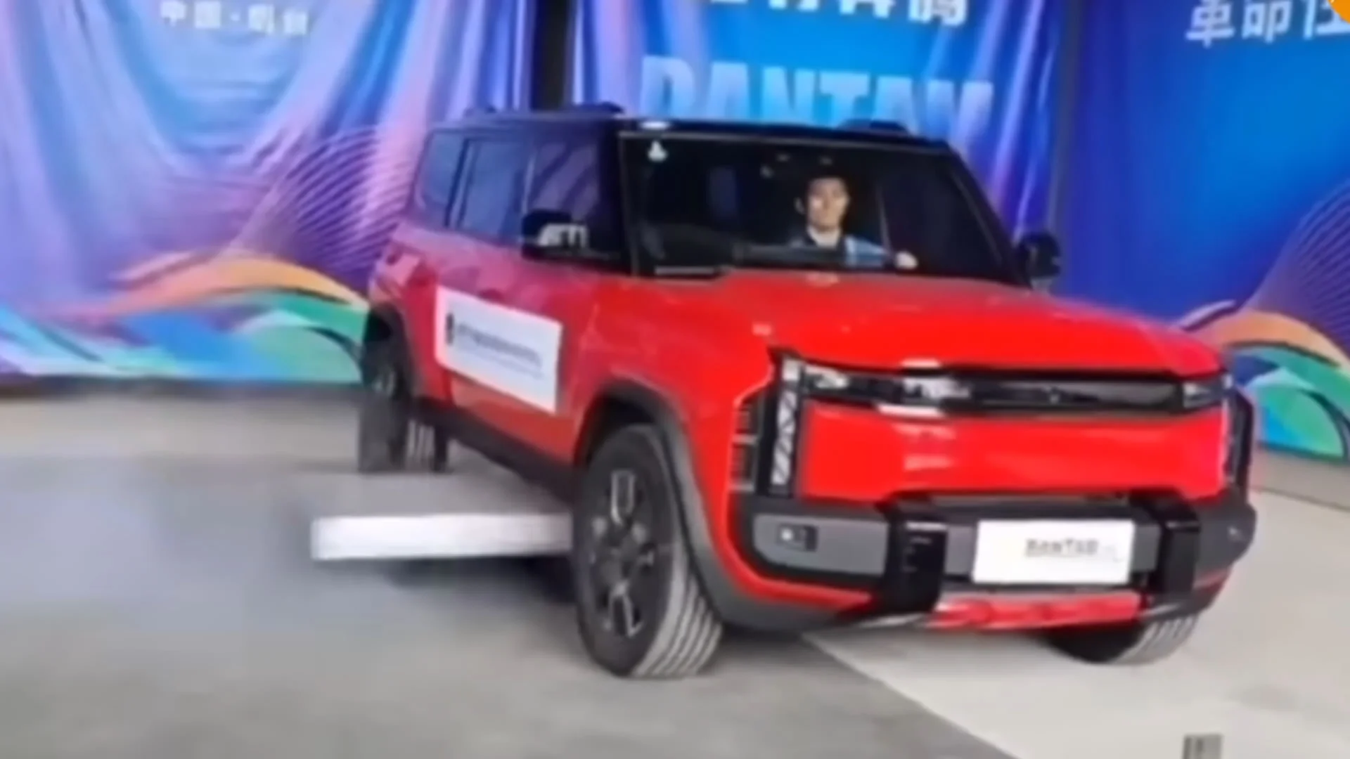 中國電動車系統在極端高溫下將電池彈射至 20 呎外