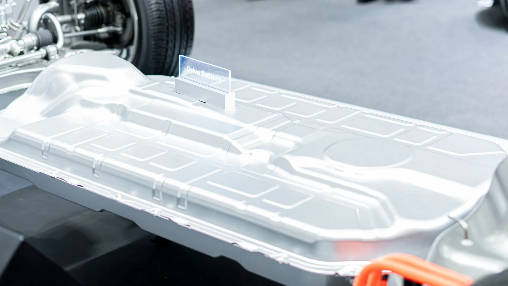 中國電動車火災安全測試顯示電池以火箭速度彈射