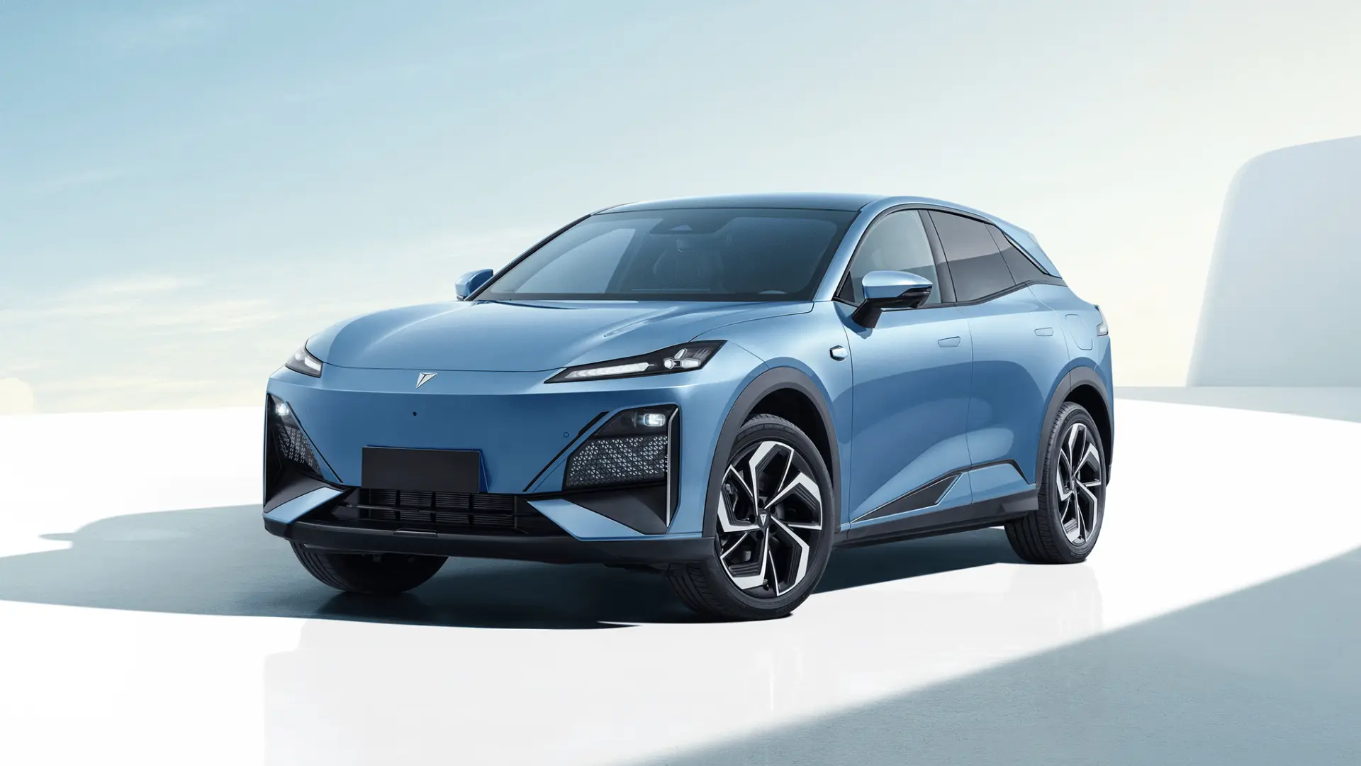 中國混合動力電動車提供 510 英里續航，涵蓋 160 種停車情境